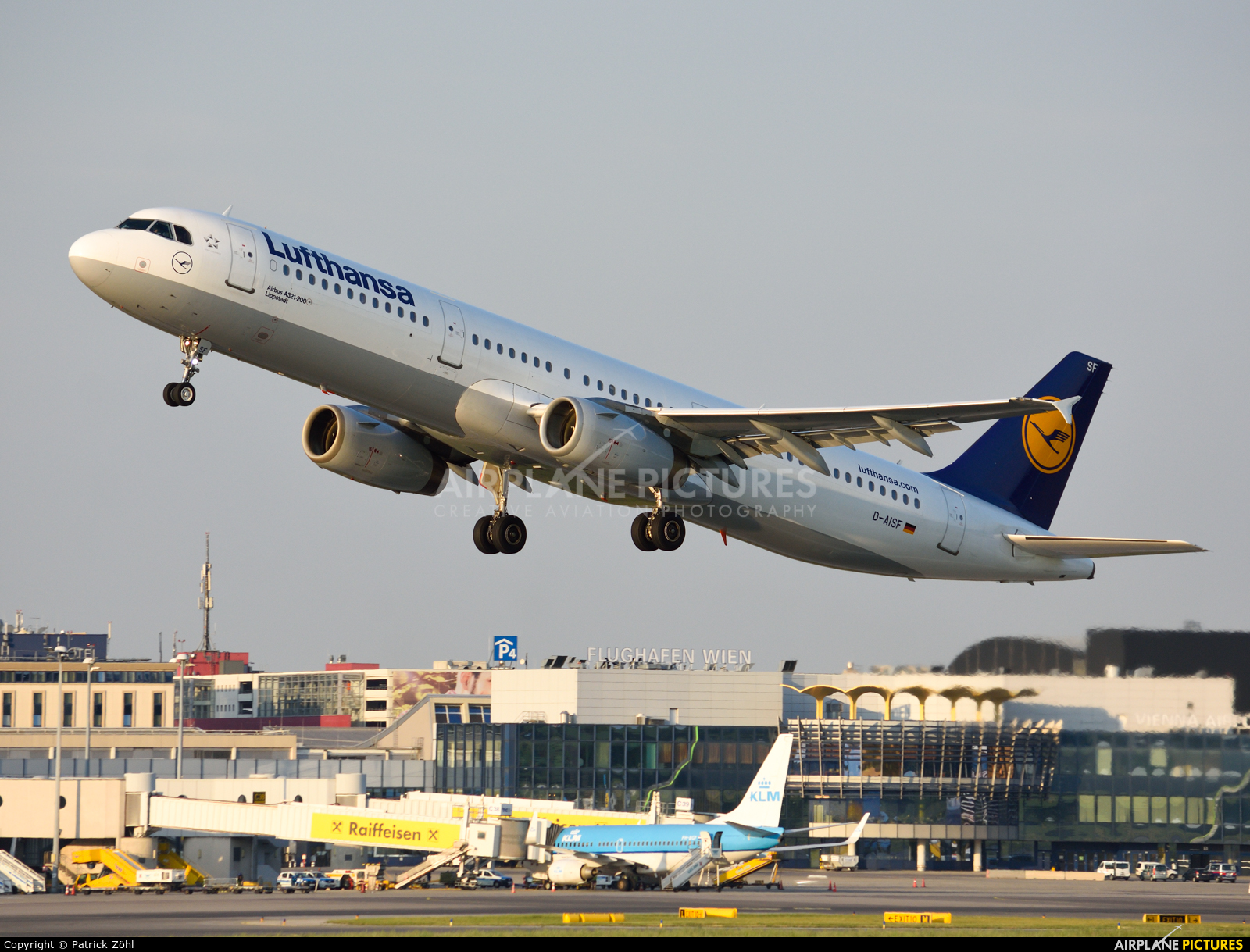 Lufthansa D-AISF aircraft at Vienna - Schwechat