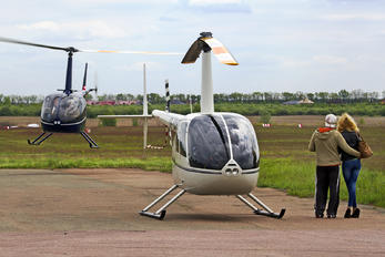UR-SAH - Private Robinson R44 Astro / Raven