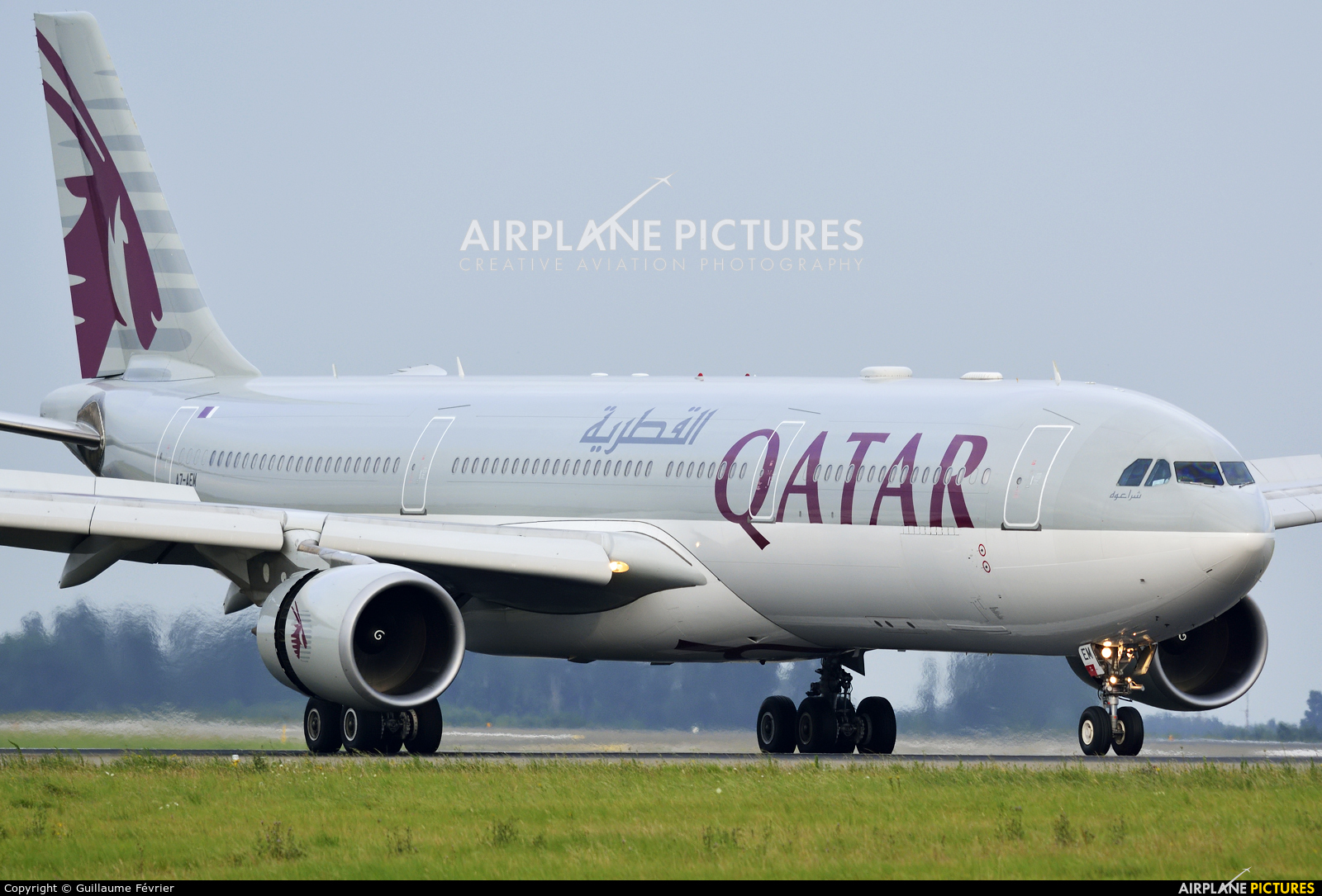 Qatar Airways A7-AEM aircraft at Paris - Charles de Gaulle
