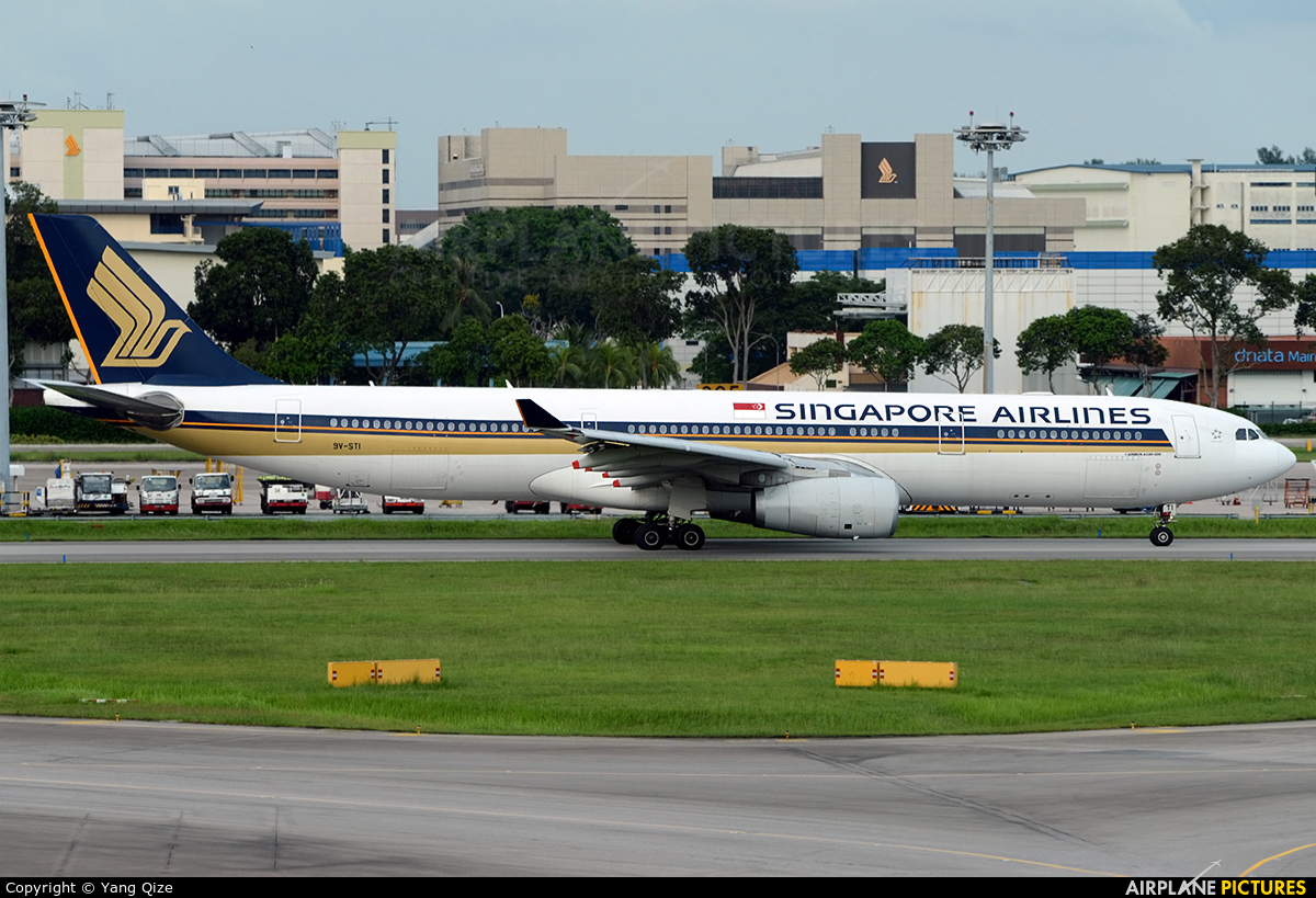 Singapore Airlines 9V-STI aircraft at Singapore - Changi