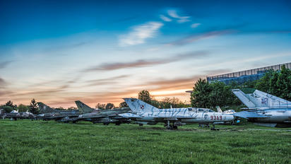 - - Poland - Air Force - Airport Overview - Museum, Memorial