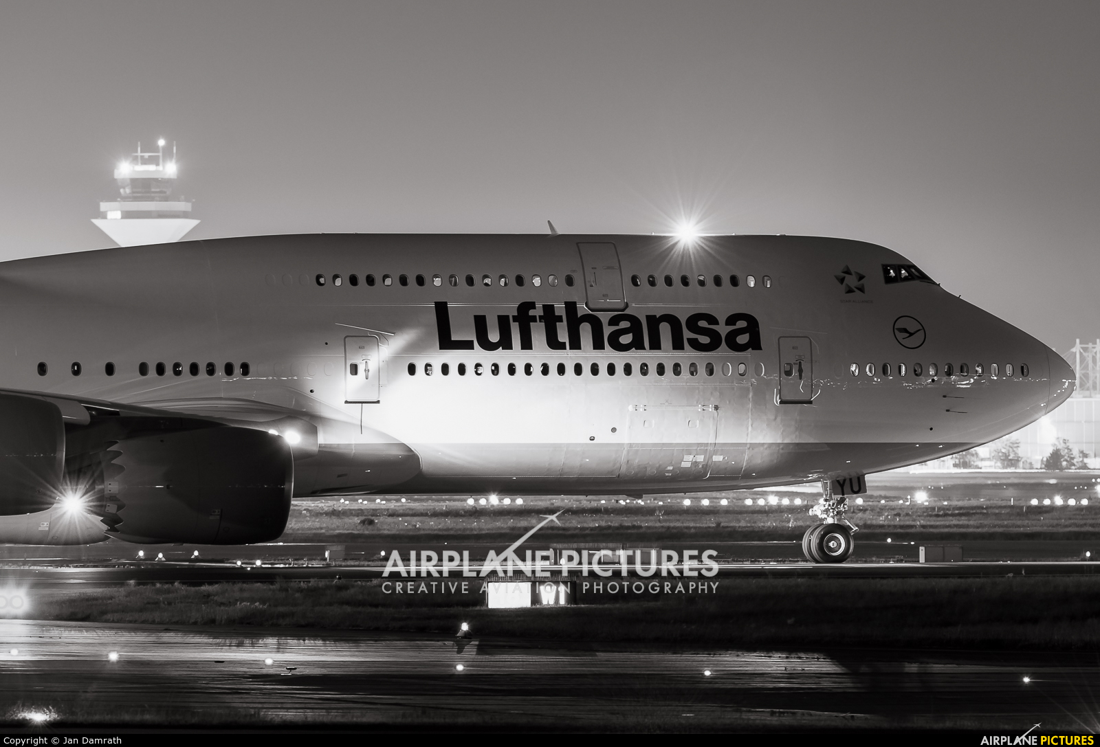 Lufthansa D-ABYU aircraft at Frankfurt