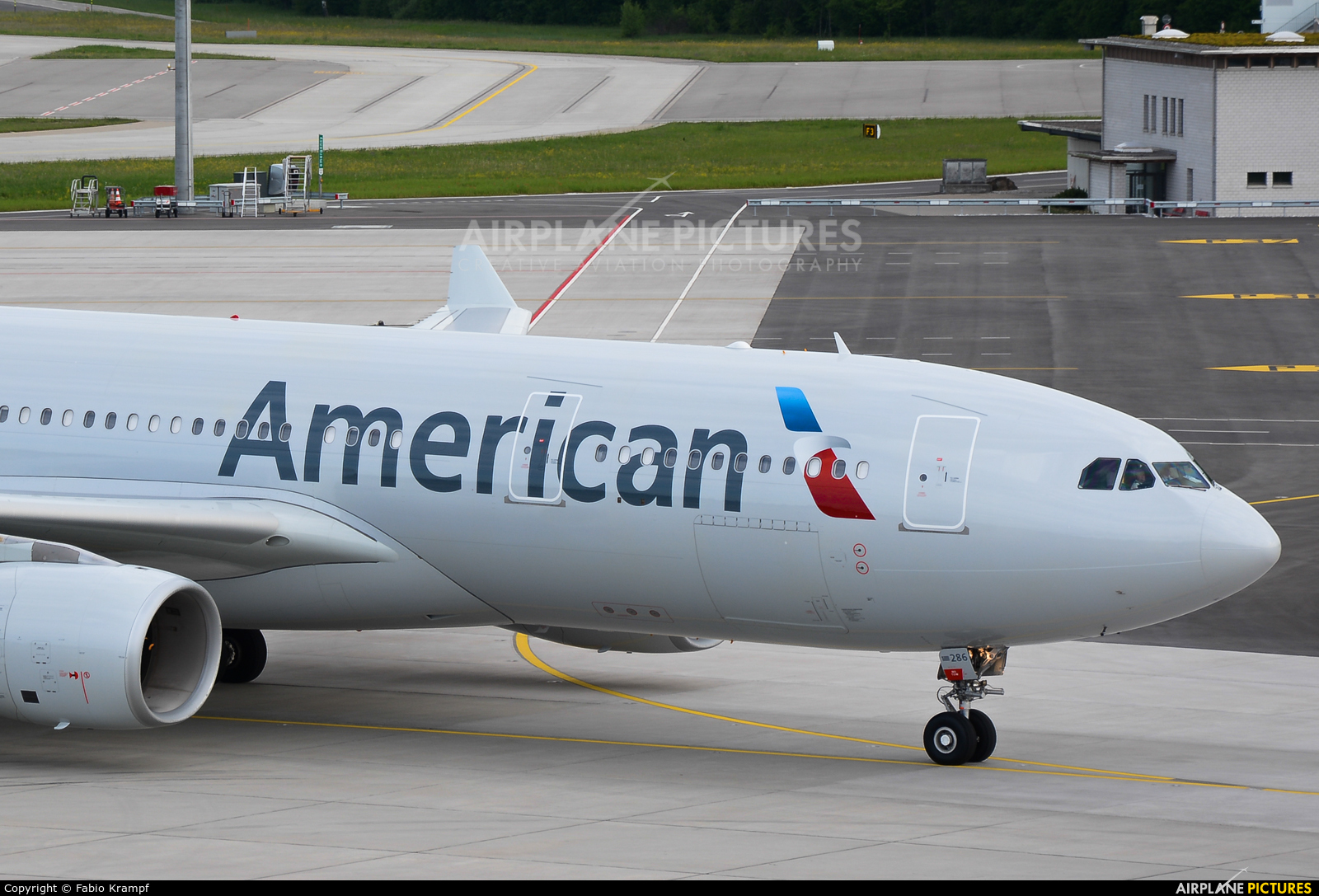 American Airlines N286AY aircraft at Zurich