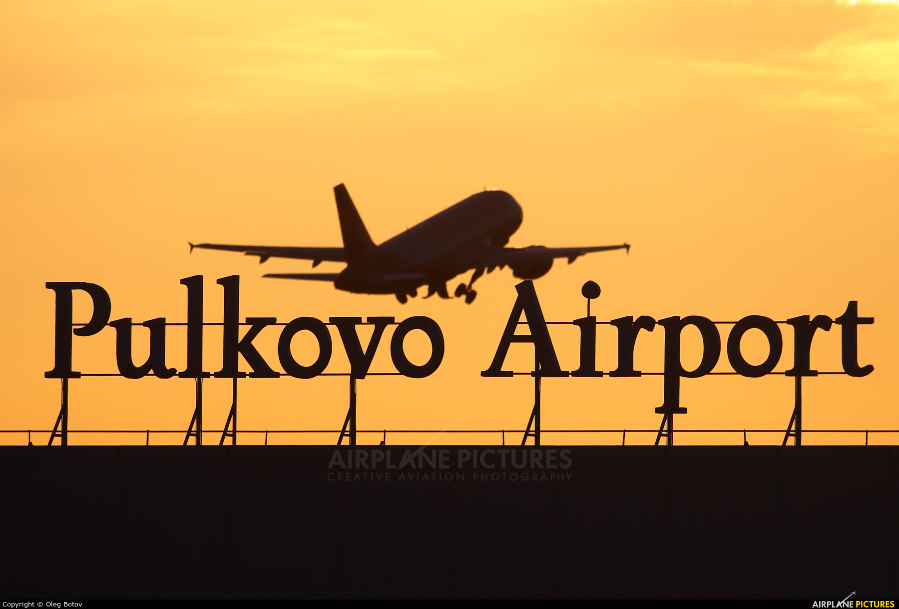 - Airport Overview - aircraft at St. Petersburg - Pulkovo