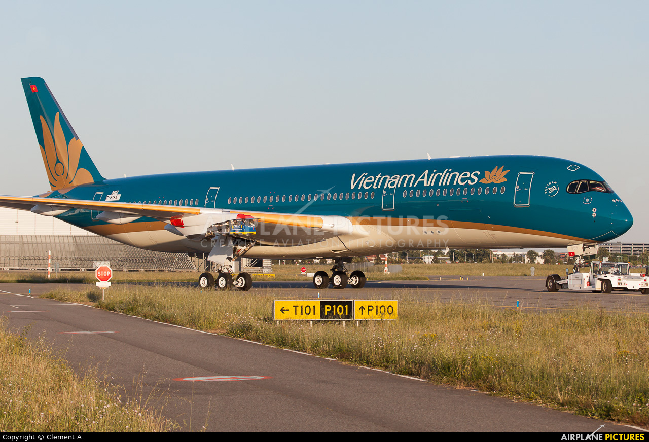 Vietnam Airlines F-WZFK aircraft at Toulouse - Blagnac