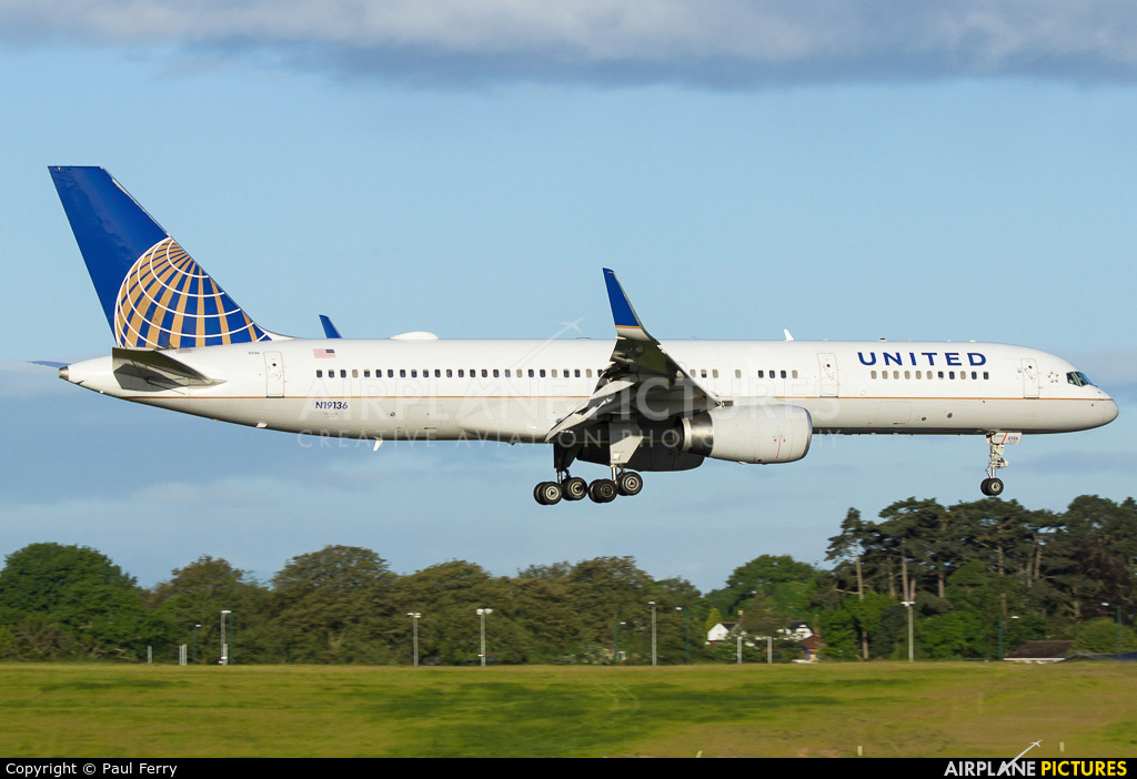 United Airlines N19136 aircraft at Birmingham