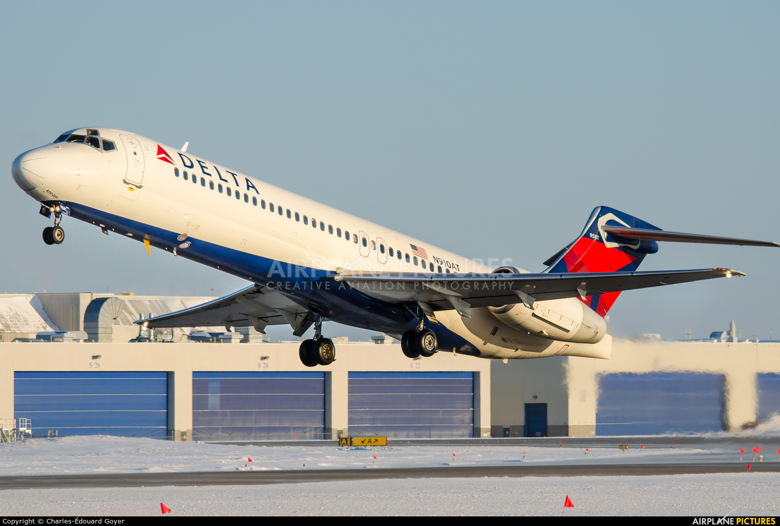 Delta Air Lines N910AT aircraft at Montreal - Pierre Elliott Trudeau Intl, QC