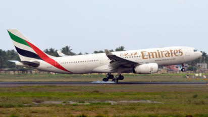 A6-EAQ - Emirates Airlines Airbus A330-200