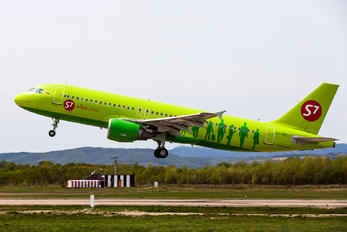 VQ-BRC - S7 Airlines Airbus A320