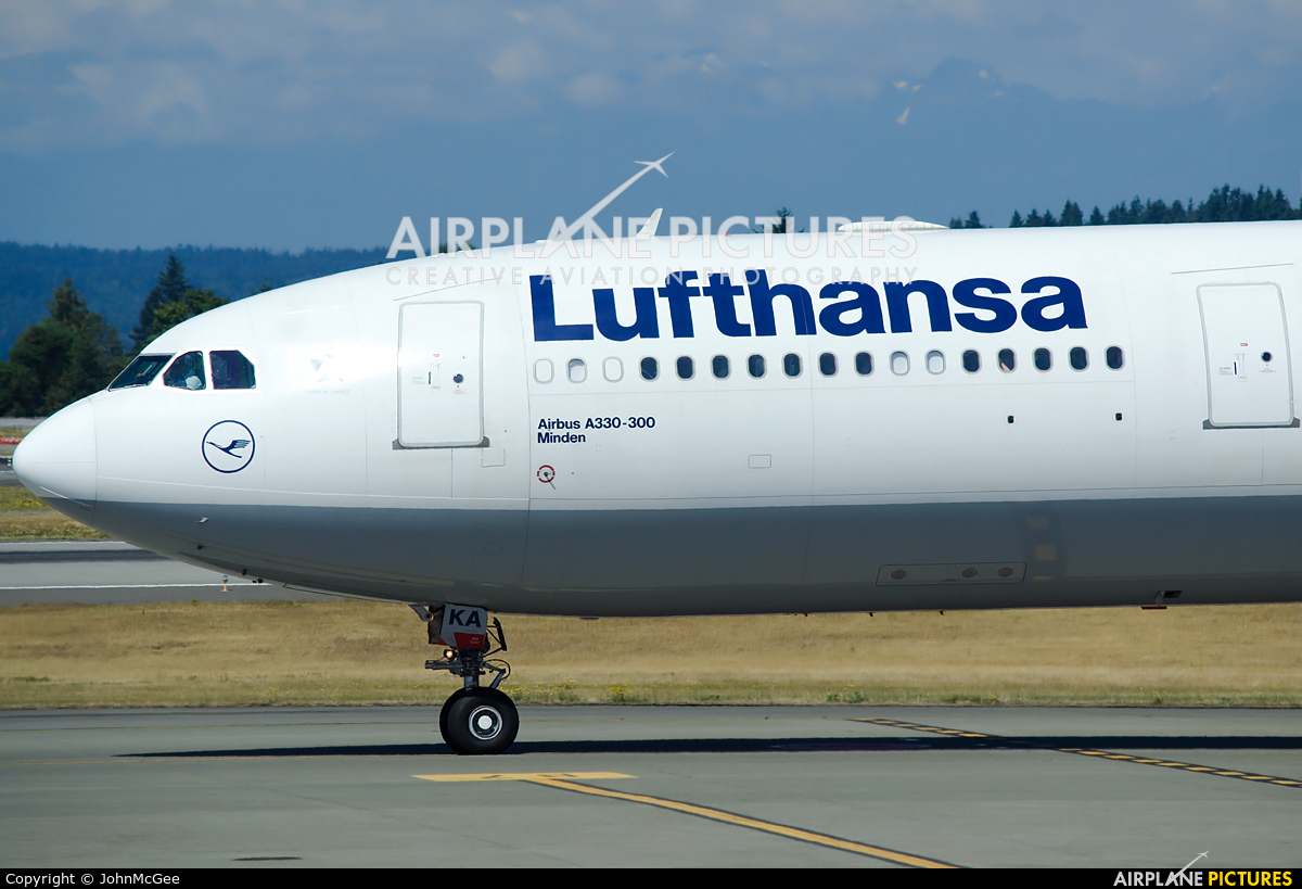 Lufthansa D-AIKA aircraft at Seattle-Tacoma Intl
