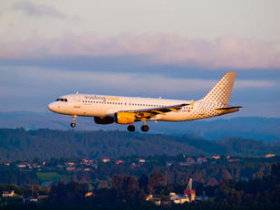 EC-LAA - Vueling Airlines Airbus A320