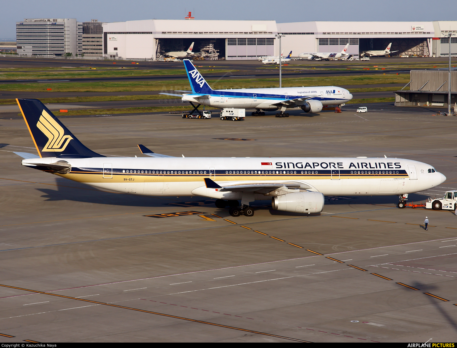 Singapore Airlines 9V-STJ aircraft at Tokyo - Haneda Intl