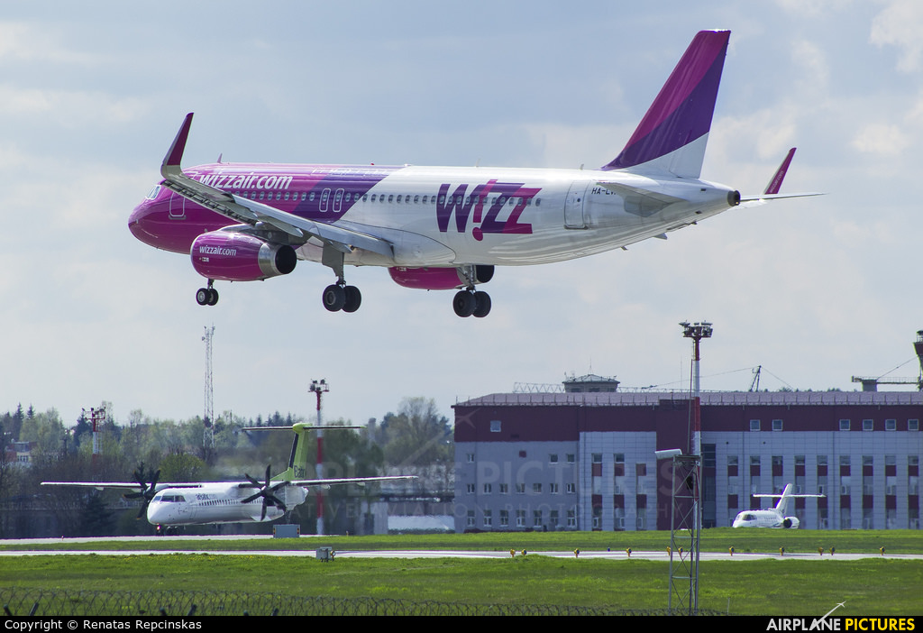 Wizz Air HA-LWZ aircraft at Vilnius Intl