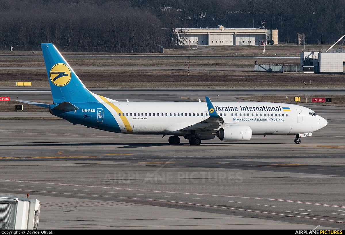 Ukraine International Airlines UR-PSE aircraft at Milan - Malpensa