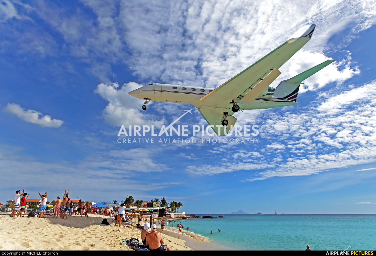 Netjets (USA) N486QS aircraft at Sint Maarten - Princess Juliana Intl