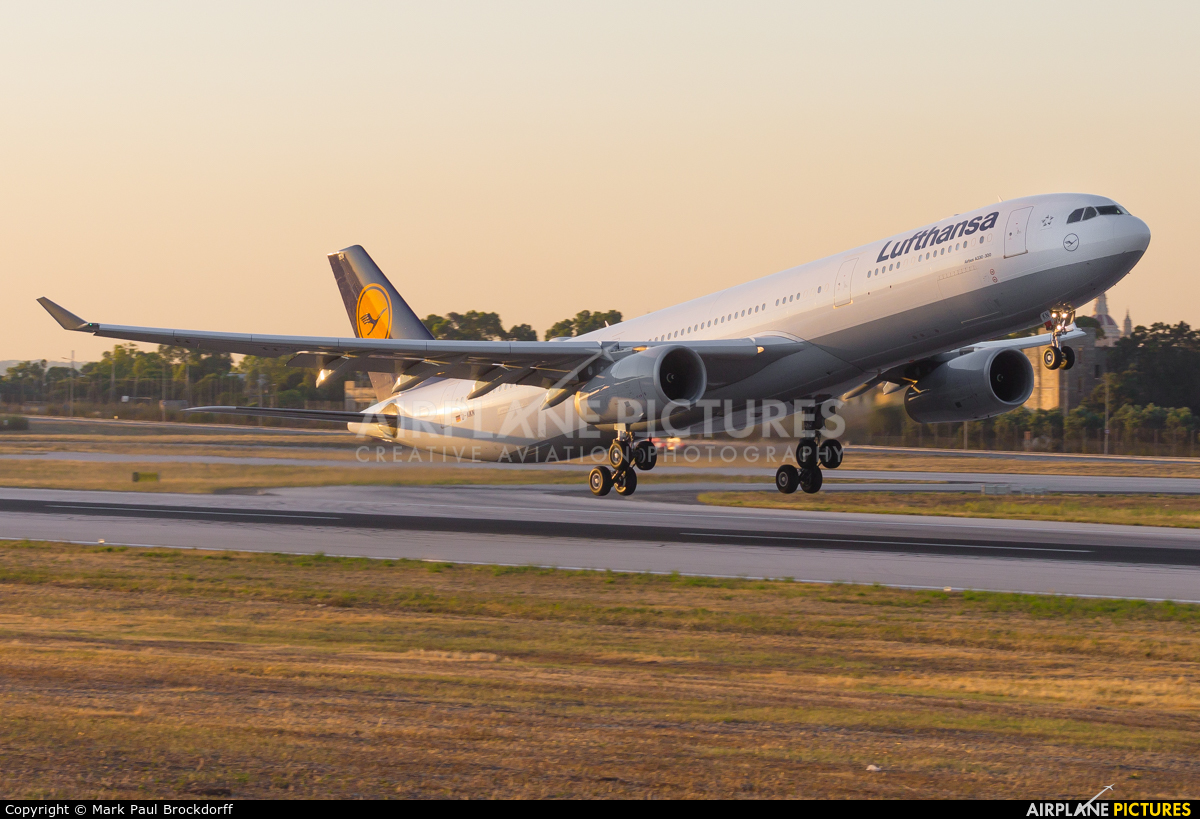 Lufthansa D-AIKN aircraft at Malta Intl