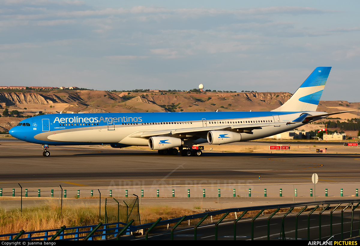 Aerolineas Argentinas LV-CSD aircraft at Madrid - Barajas