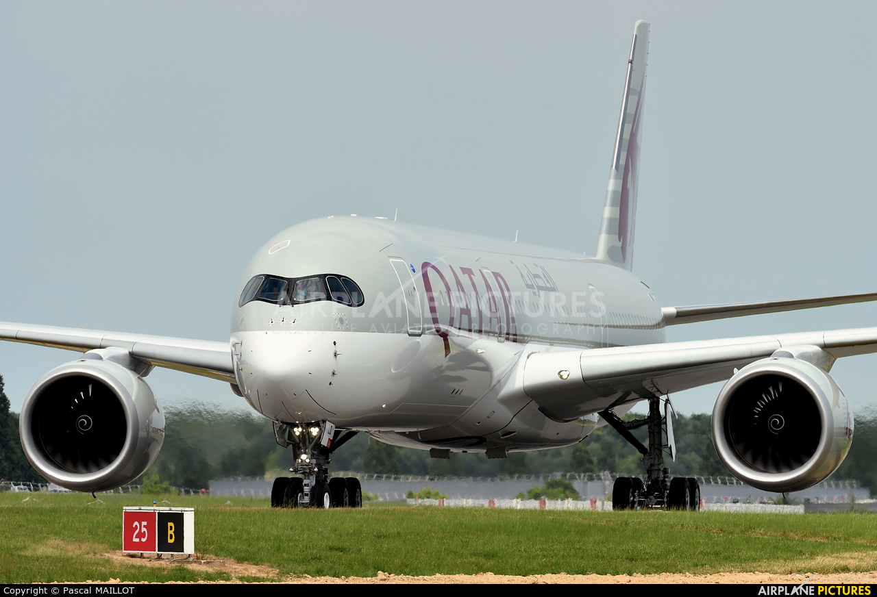 Qatar Airways A7-ALD aircraft at Paris - Le Bourget