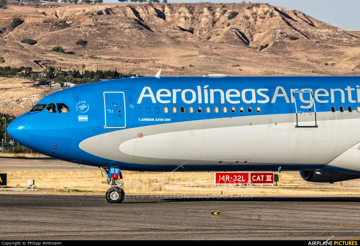 Aerolineas Argentinas LV-CSX aircraft at Madrid - Barajas
