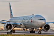 N725AN - American Airlines Boeing 777-300ER aircraft