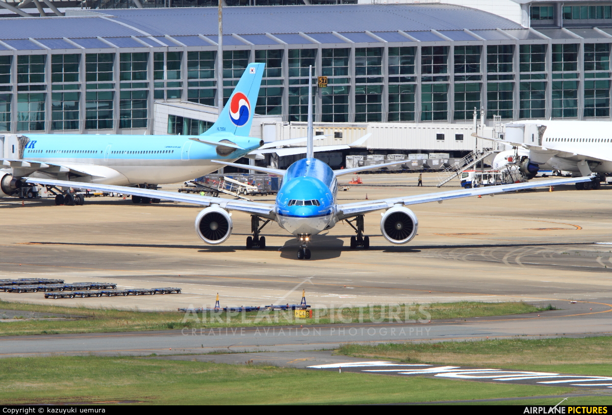 KLM PH-BQD aircraft at Fukuoka