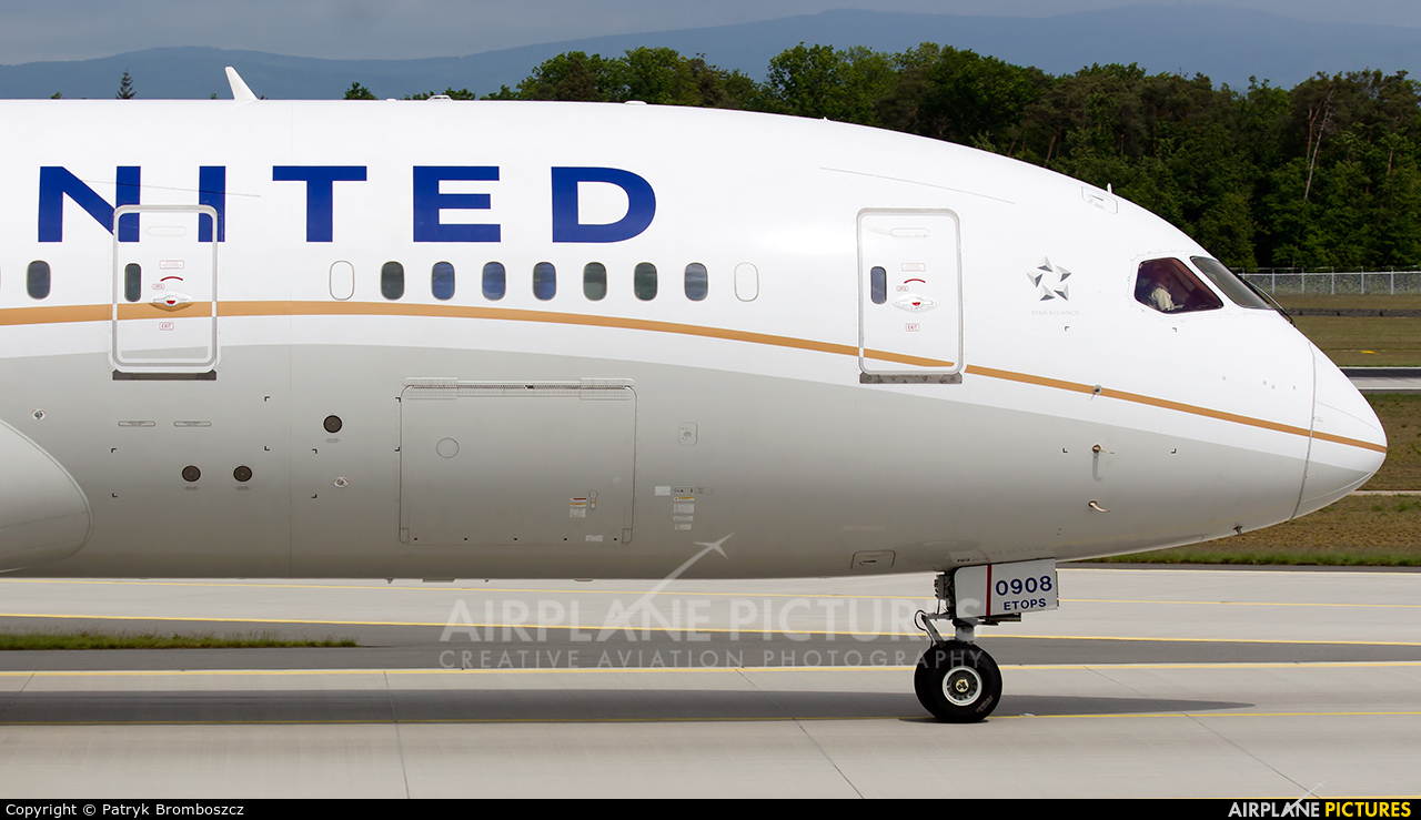 United Airlines N27908 aircraft at Frankfurt