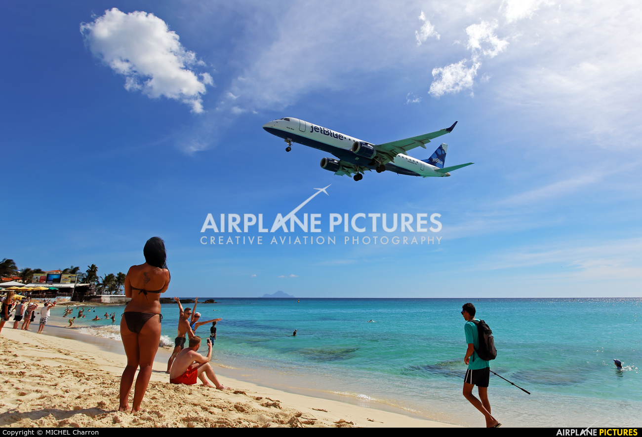 JetBlue Airways N323JB aircraft at Sint Maarten - Princess Juliana Intl
