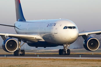 N851NW - Delta Air Lines Airbus A330-200