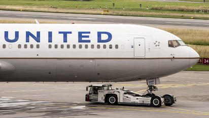 N669UA - United Airlines Boeing 767-300ER