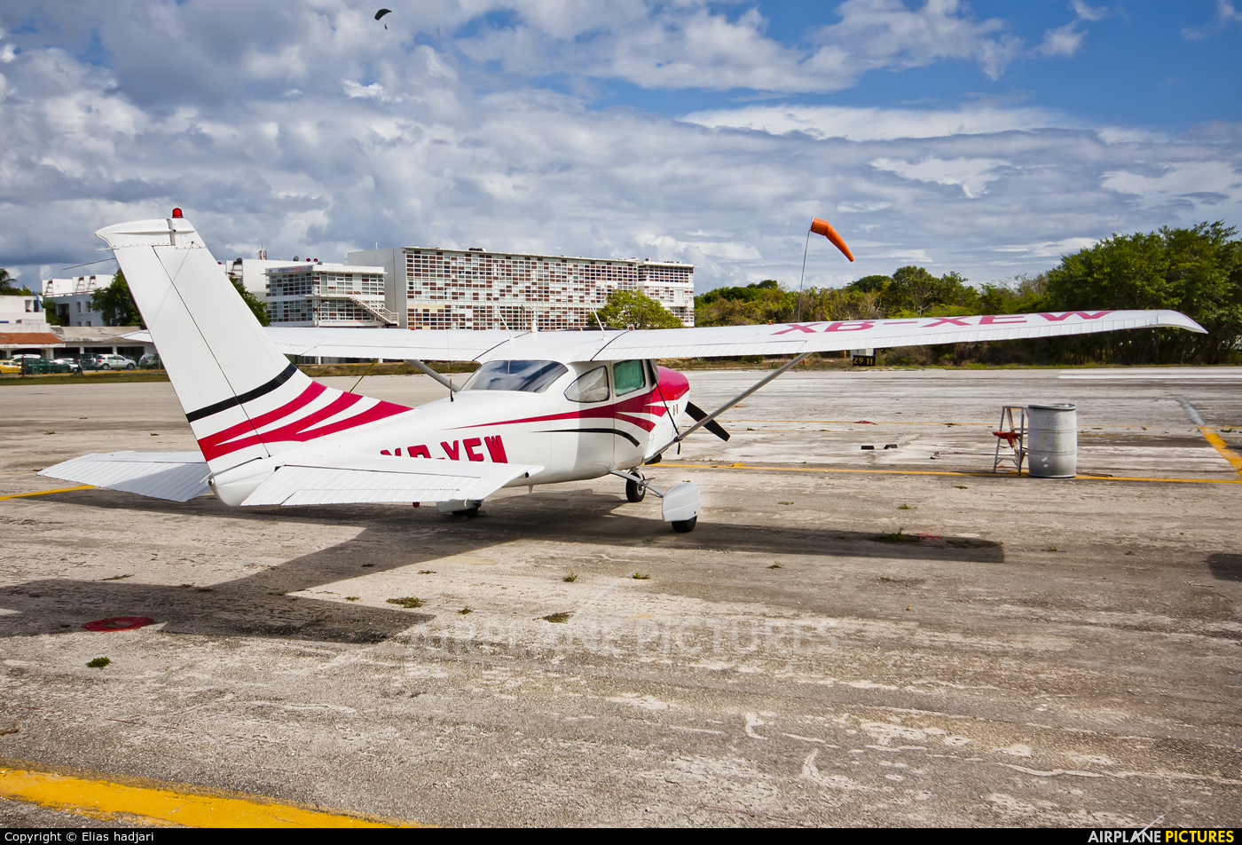 Private XB-XEW aircraft at Playa del Carmen