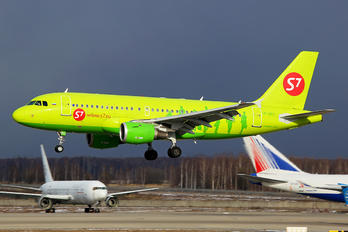 VP-BHJ - S7 Airlines Airbus A319
