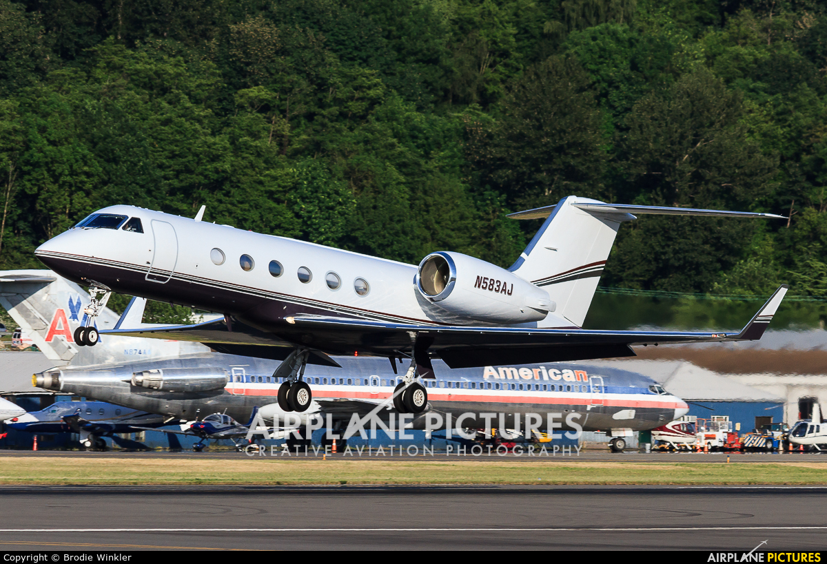 Private N583AJ aircraft at Seattle - Boeing Field / King County Intl
