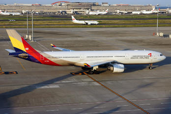 HL7793 - Asiana Airlines Airbus A330-300