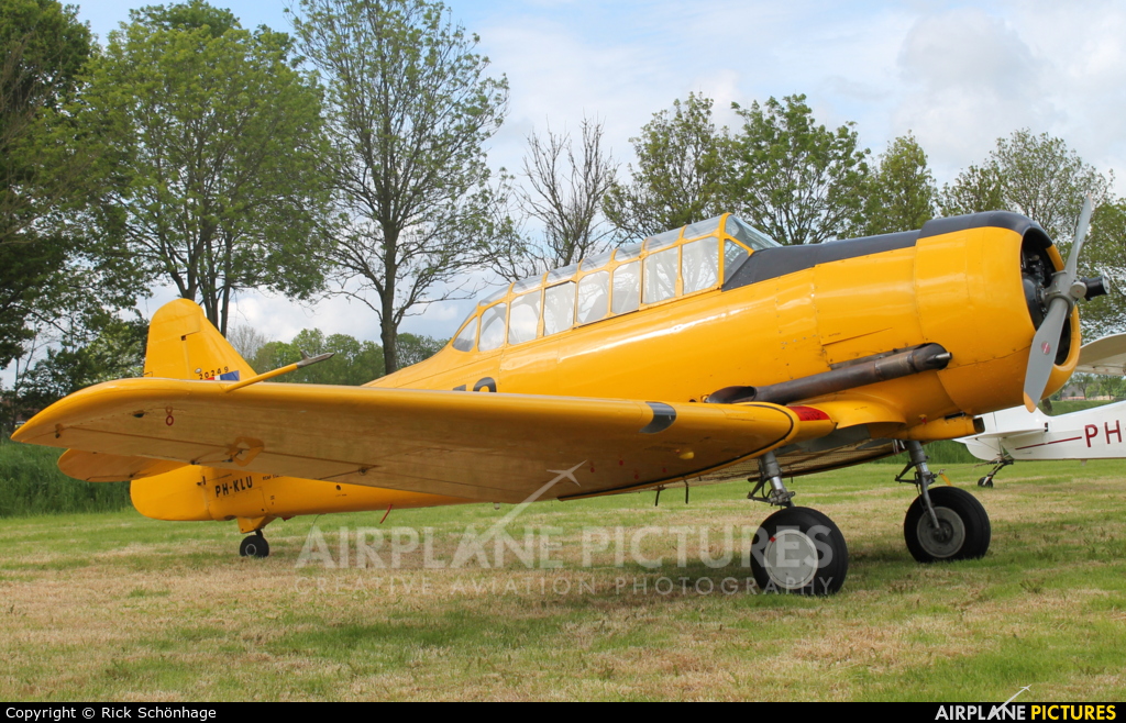 Private PH-KLU aircraft at Oostwold