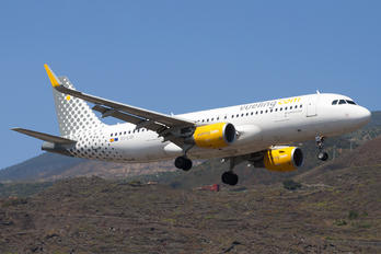 EC-LVP - Vueling Airlines Airbus A320