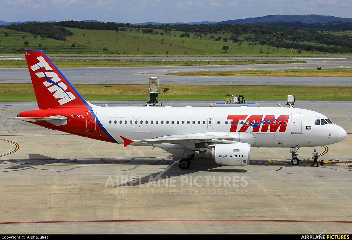 TAM PR-MYL aircraft at Belo Horizonte - Tancredo Neves