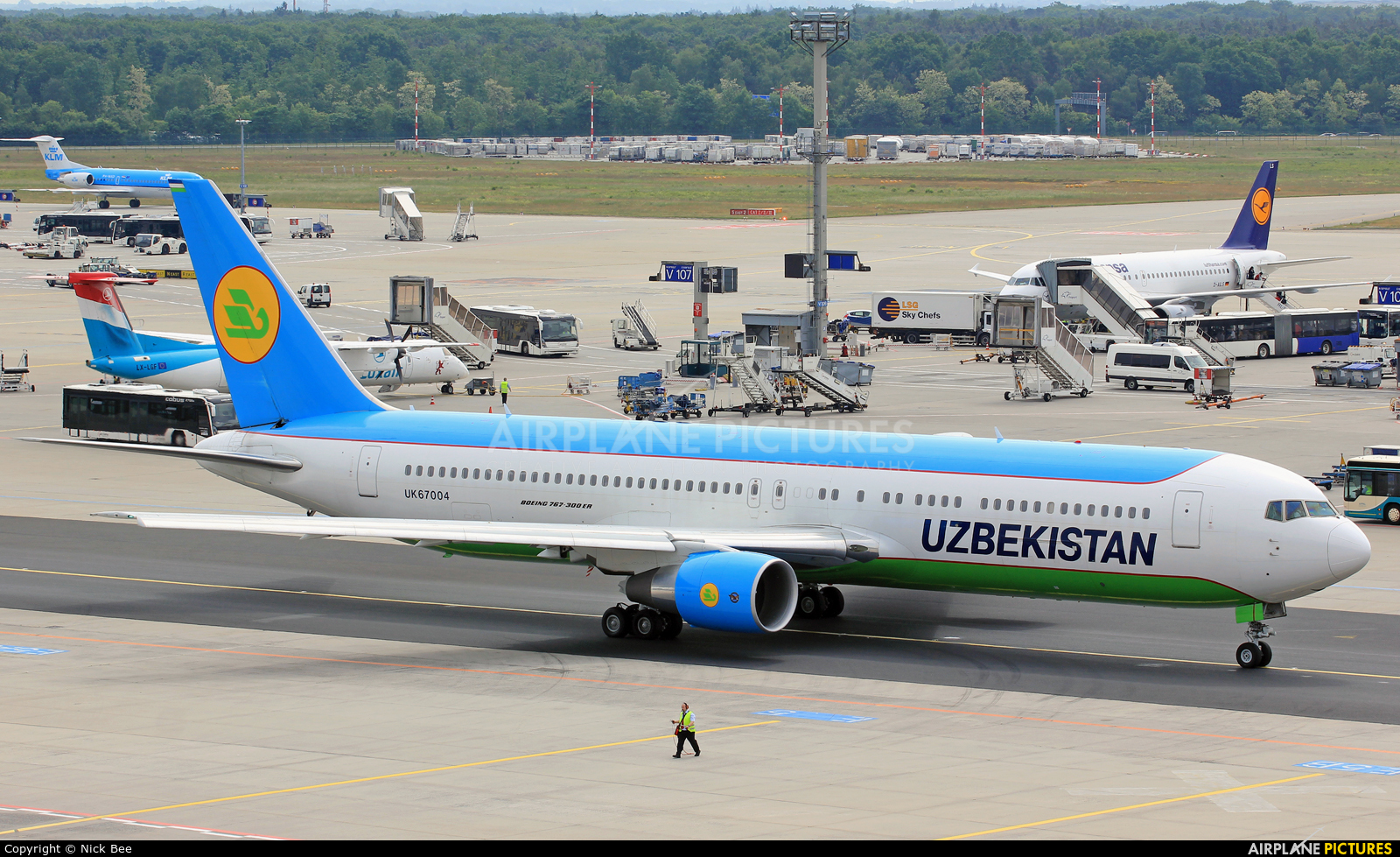 Uzbekistan Airways UK67004 aircraft at Frankfurt
