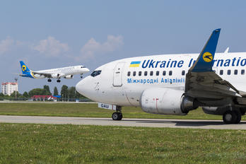 UR-GAU - Ukraine International Airlines Boeing 737-500
