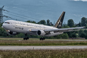 N653UA - United Airlines Boeing 767-300ER