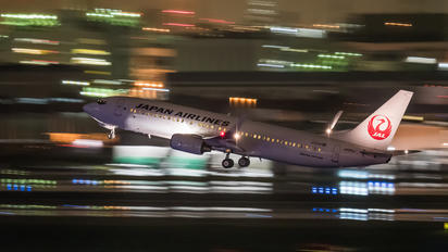 JA301J - JAL - Japan Airlines Boeing 737-800