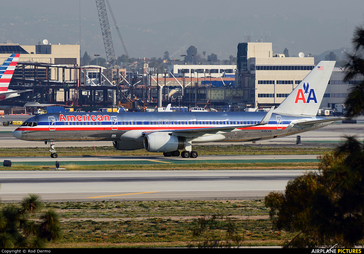 American Airlines N192NN aircraft at Los Angeles Intl
