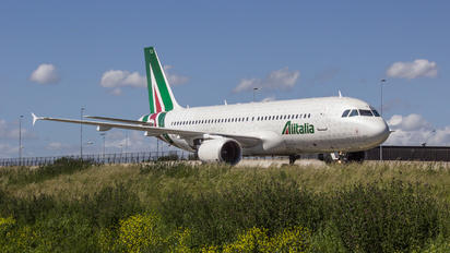 EI-DTJ - Alitalia Airbus A320