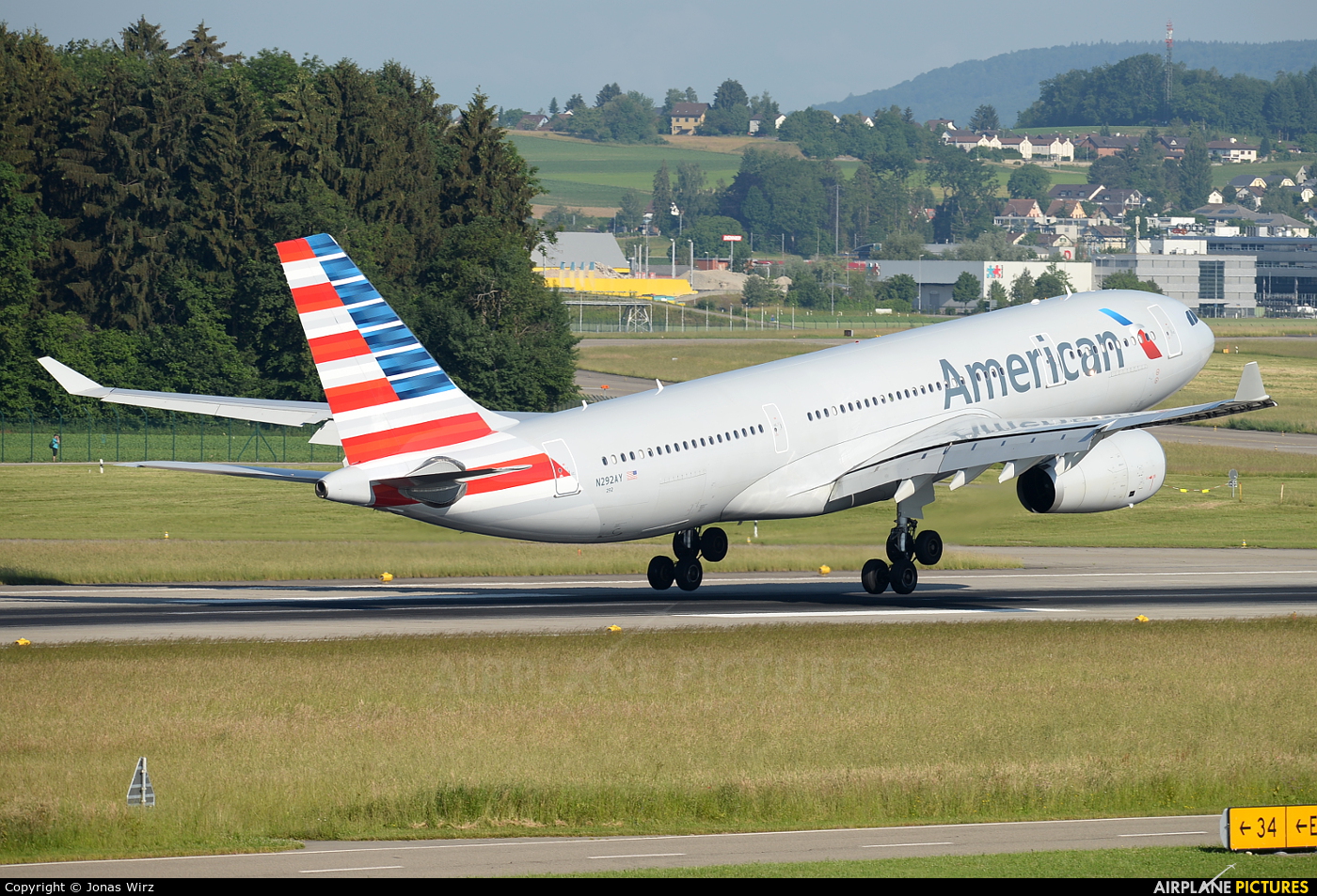 American Airlines N292AY aircraft at Zurich