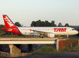 PR-MHB - TAM Airbus A320