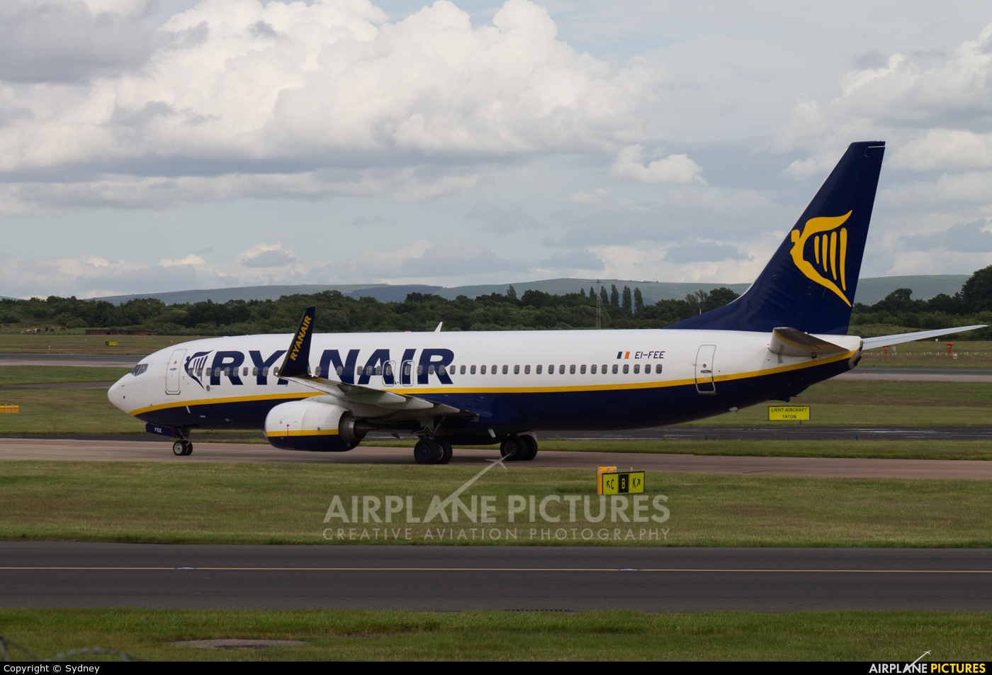Ryanair EI-FEE aircraft at Manchester