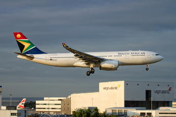 ZS-SXW - South African Airways Airbus A330-200