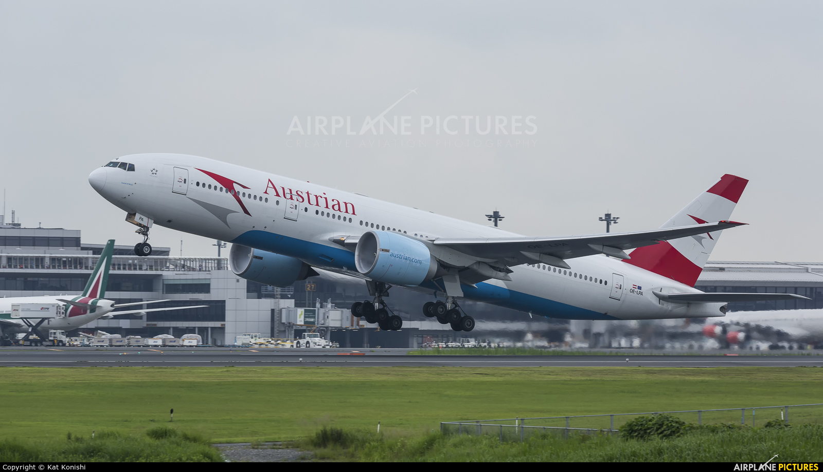 Austrian Airlines/Arrows/Tyrolean OE-LPA aircraft at Tokyo - Narita Intl