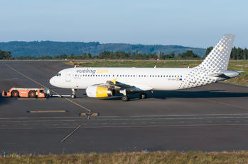 EC-LQJ - Vueling Airlines Airbus A320