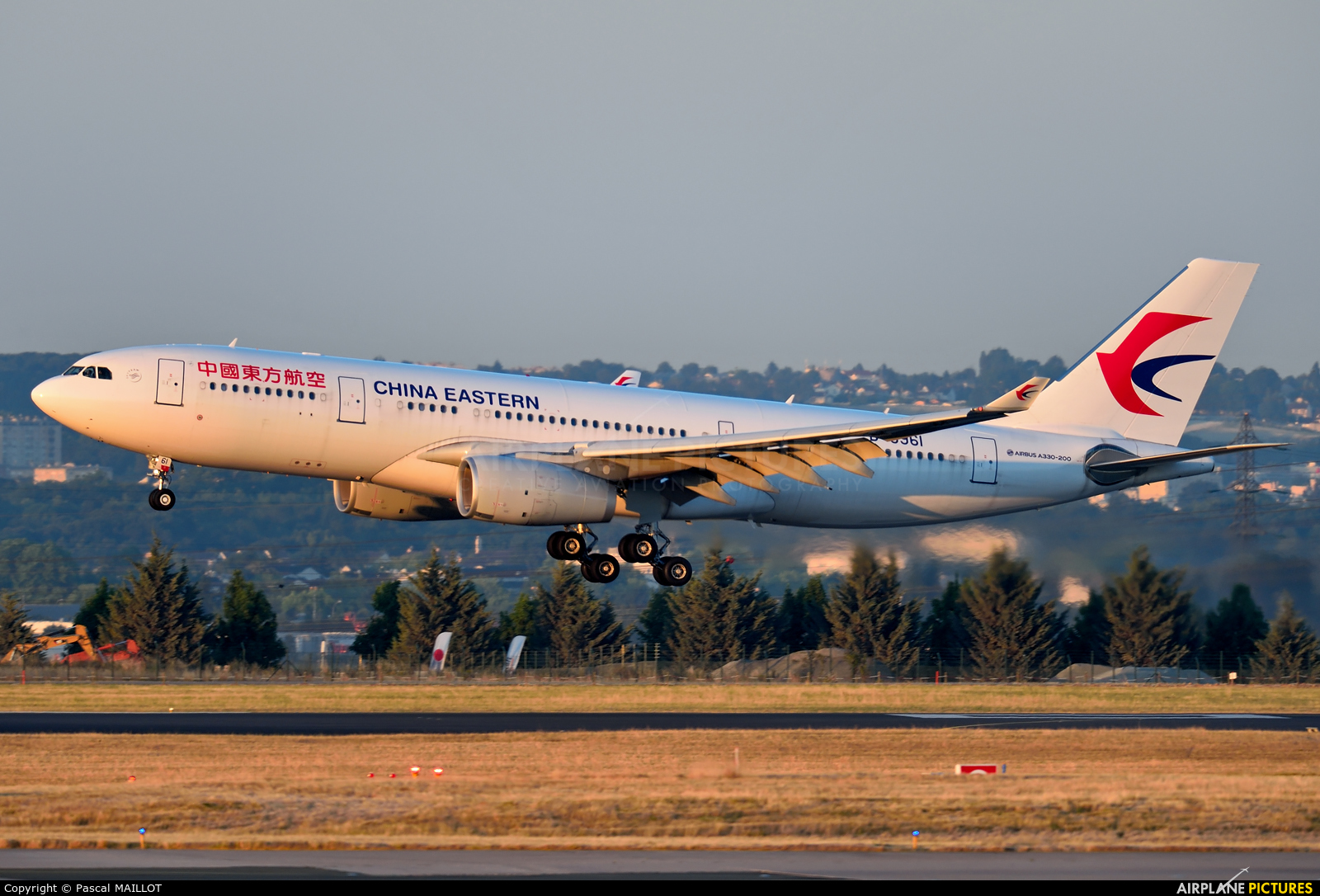 China Eastern Airlines B-5961 aircraft at Paris - Charles de Gaulle