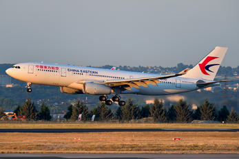 B-5961 - China Eastern Airlines Airbus A330-200